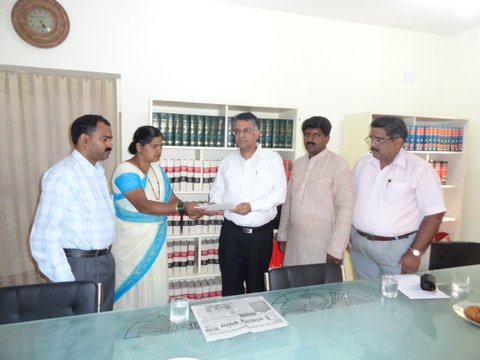 HJS representatives while submitting memorandum to Russian consulate